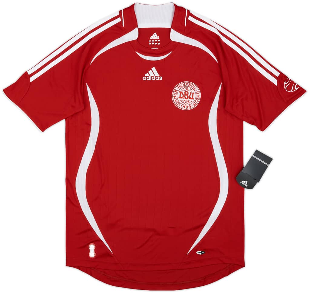 2006-08 Denmark Home Shirt (S)