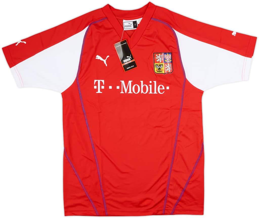 2004-05 Czech Republic Basic Home Shirt (L)
