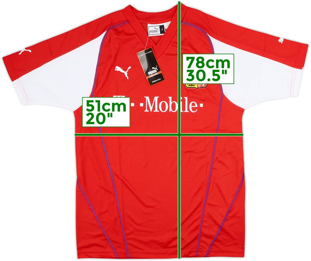 2004-05 Czech Republic Basic Home Shirt (L)