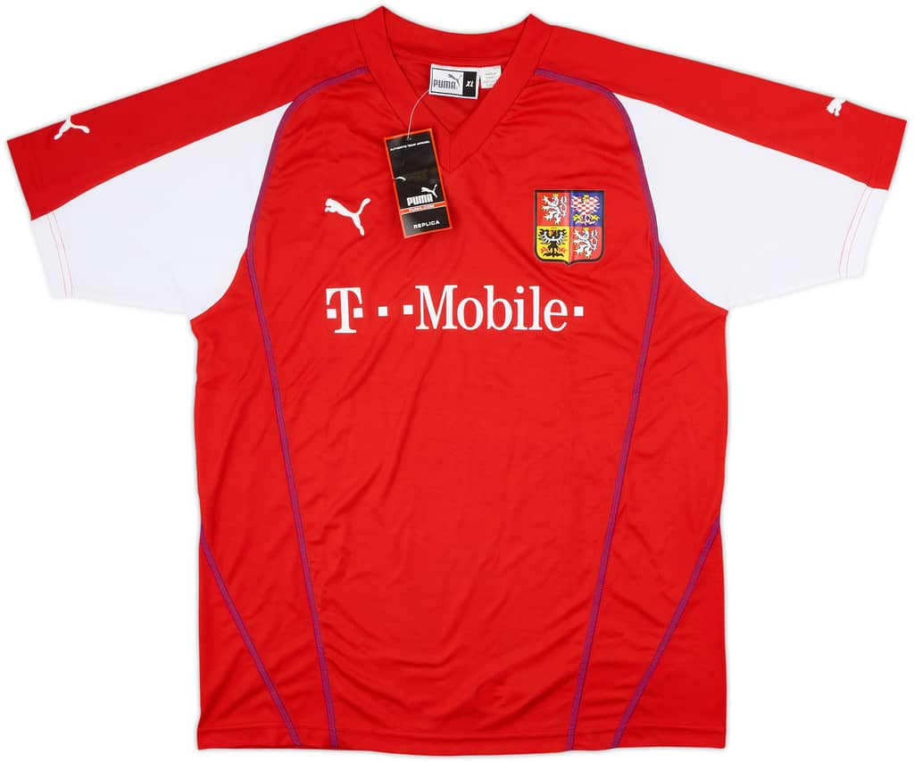 2004-05 Czech Republic Basic Home Shirt (XL)