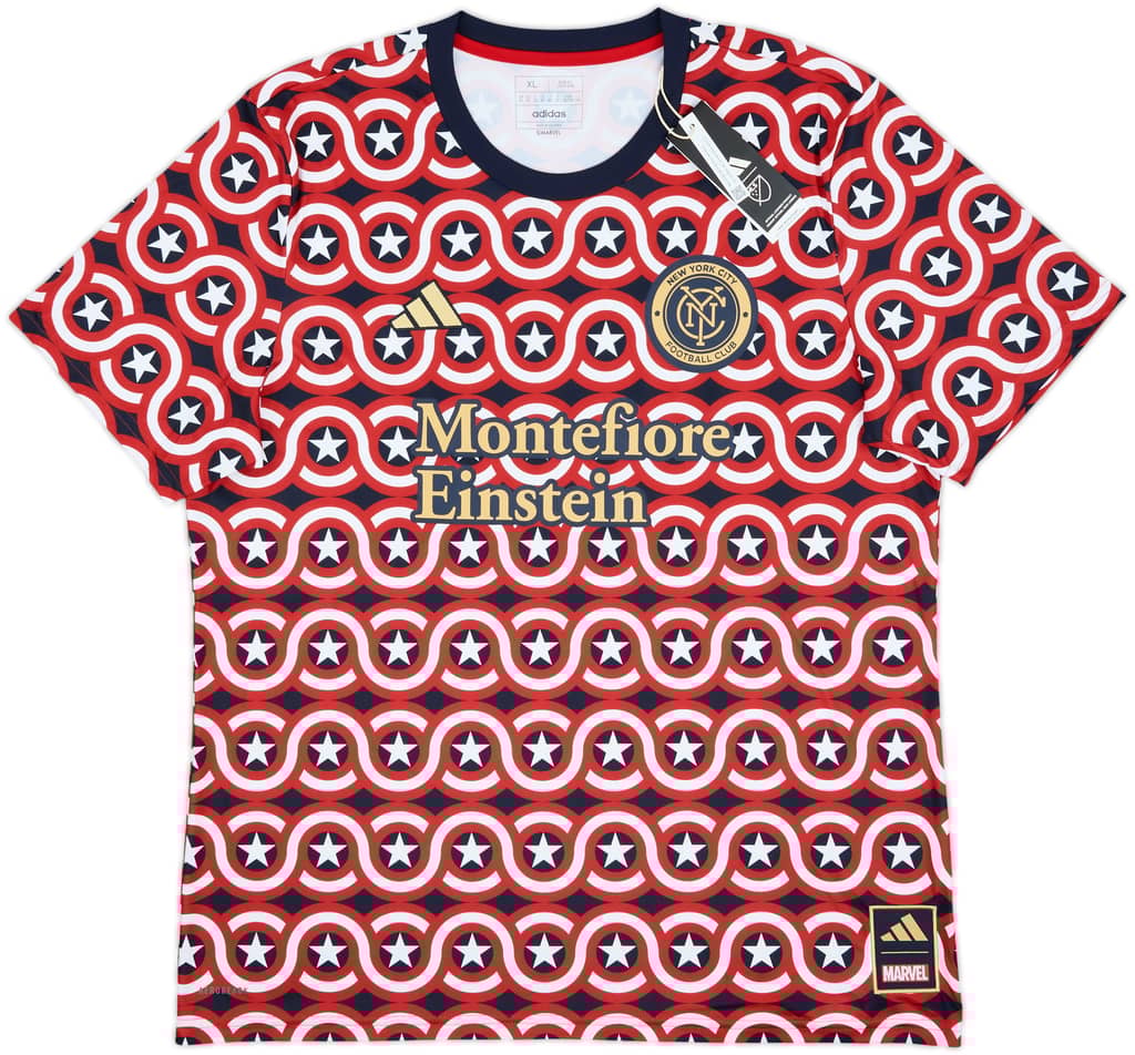 Camiseta adidas x Marvel Captain America de pre-partido del New York City 2023 (XL)