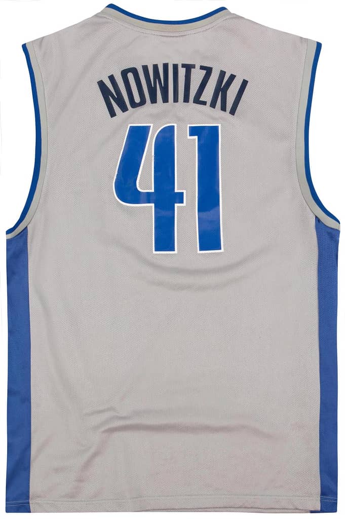 2002-06 Dallas Mavericks Nowitzki #41 Reebok Jersey (Alternate) M