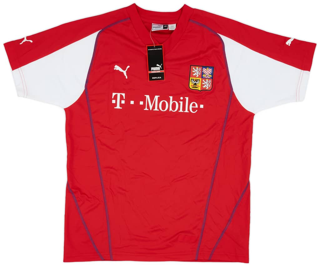 2004-05 Czech Republic Basic Home Shirt (XL)