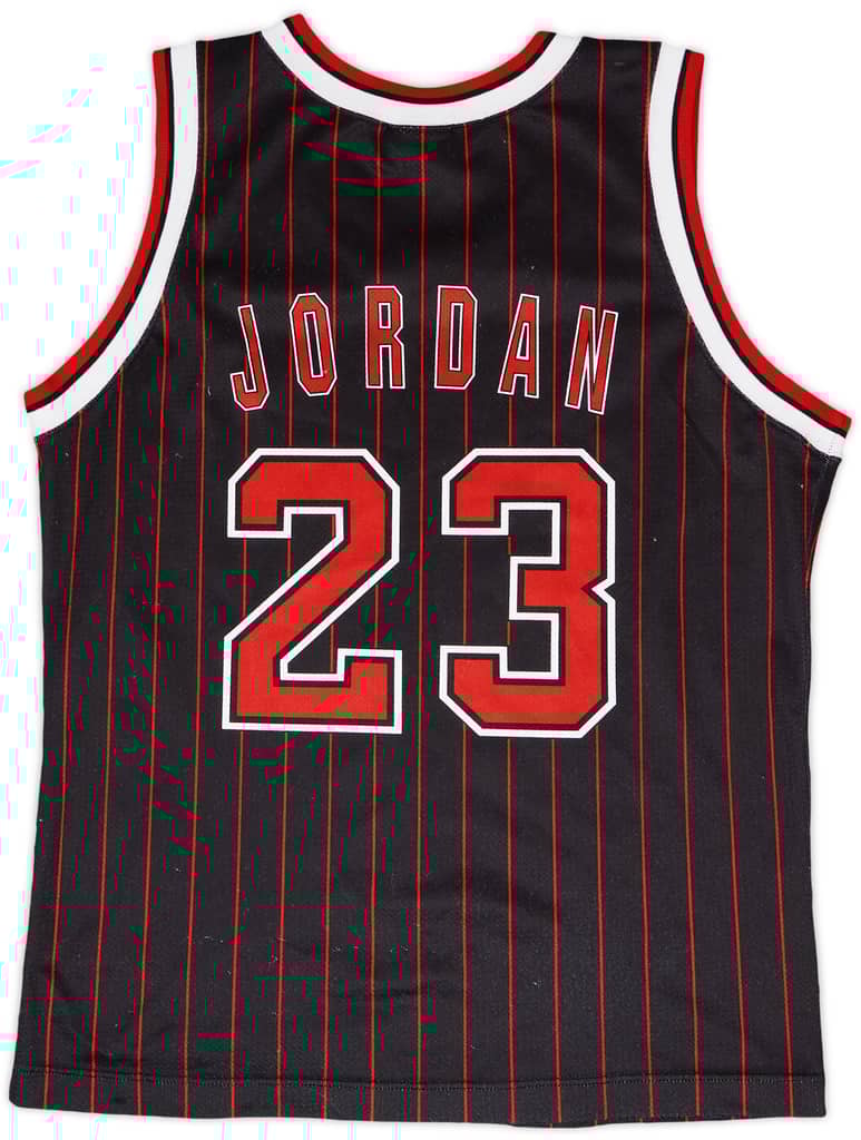 1995-97 Chicago Bulls Jordan #23 Champion Alternate Jersey - 8/10 - (XL.Boys)
