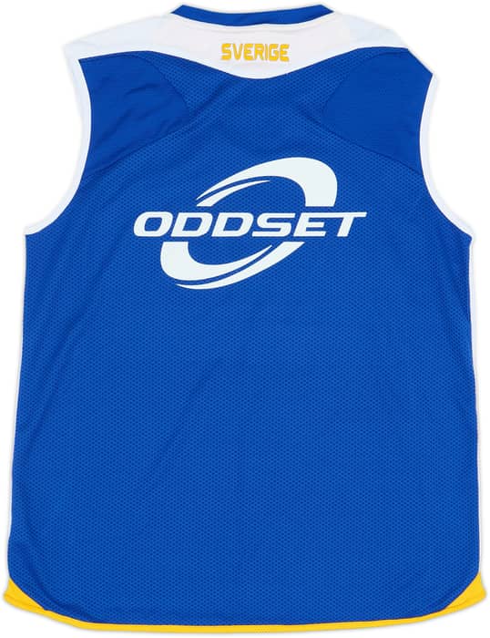 2006-08 Sweden Player Issue Umbro Training Vest (L)