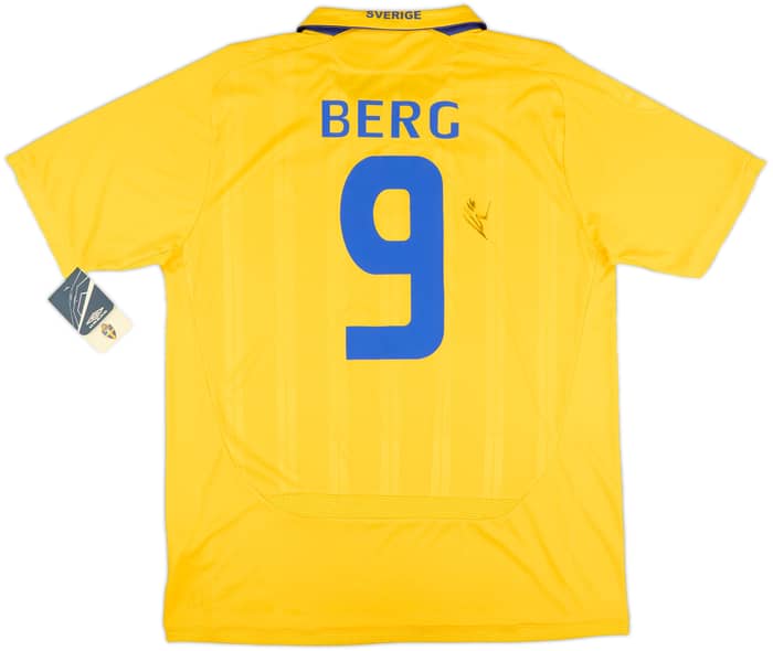 2009-10 Sweden Signed Home Shirt Berg #9 (L)