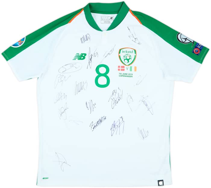 2018-19 Ireland Match Issue Squad Signed Away Shirt Maguire #8