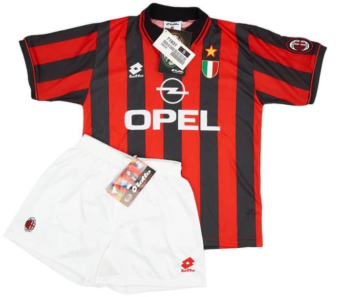 1996-97 AC Milan Home Shirt & Shorts (S)