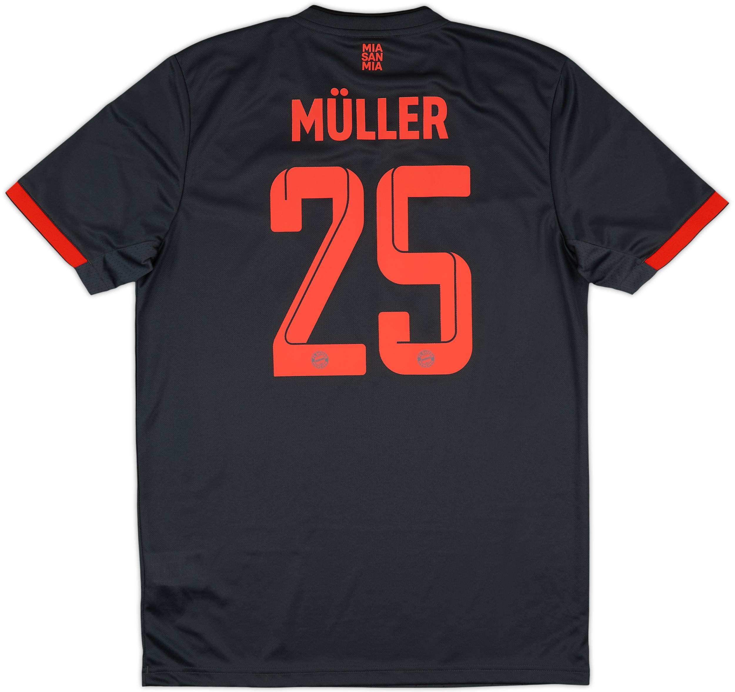 Bayern München Müller 25番シャツとマフラーセット Thomas Müller Jersey | Number 25 in the FC Bayern Store