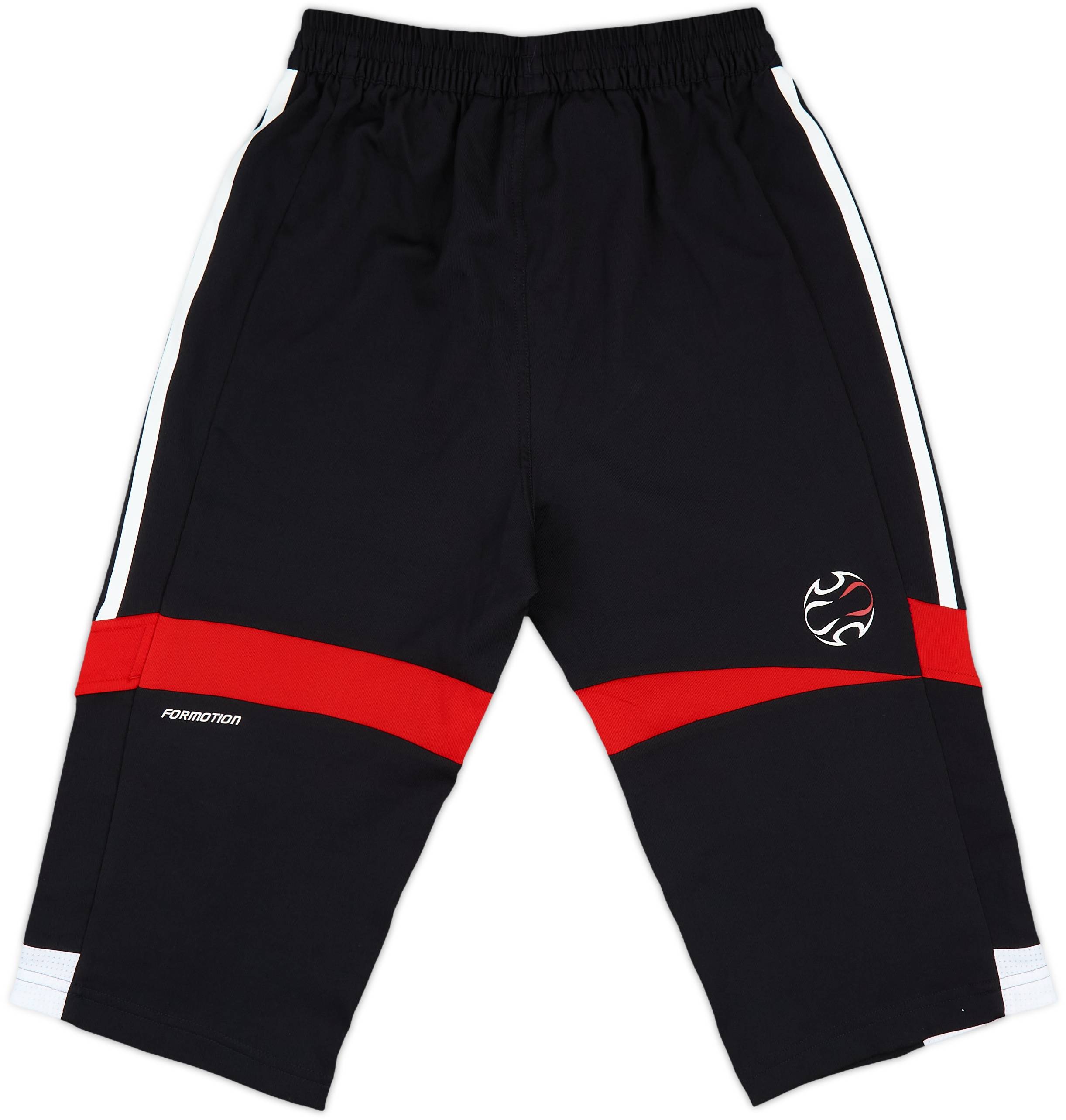 応援グッズ Liverpool Blackout LFC Blackout Retro Shirts