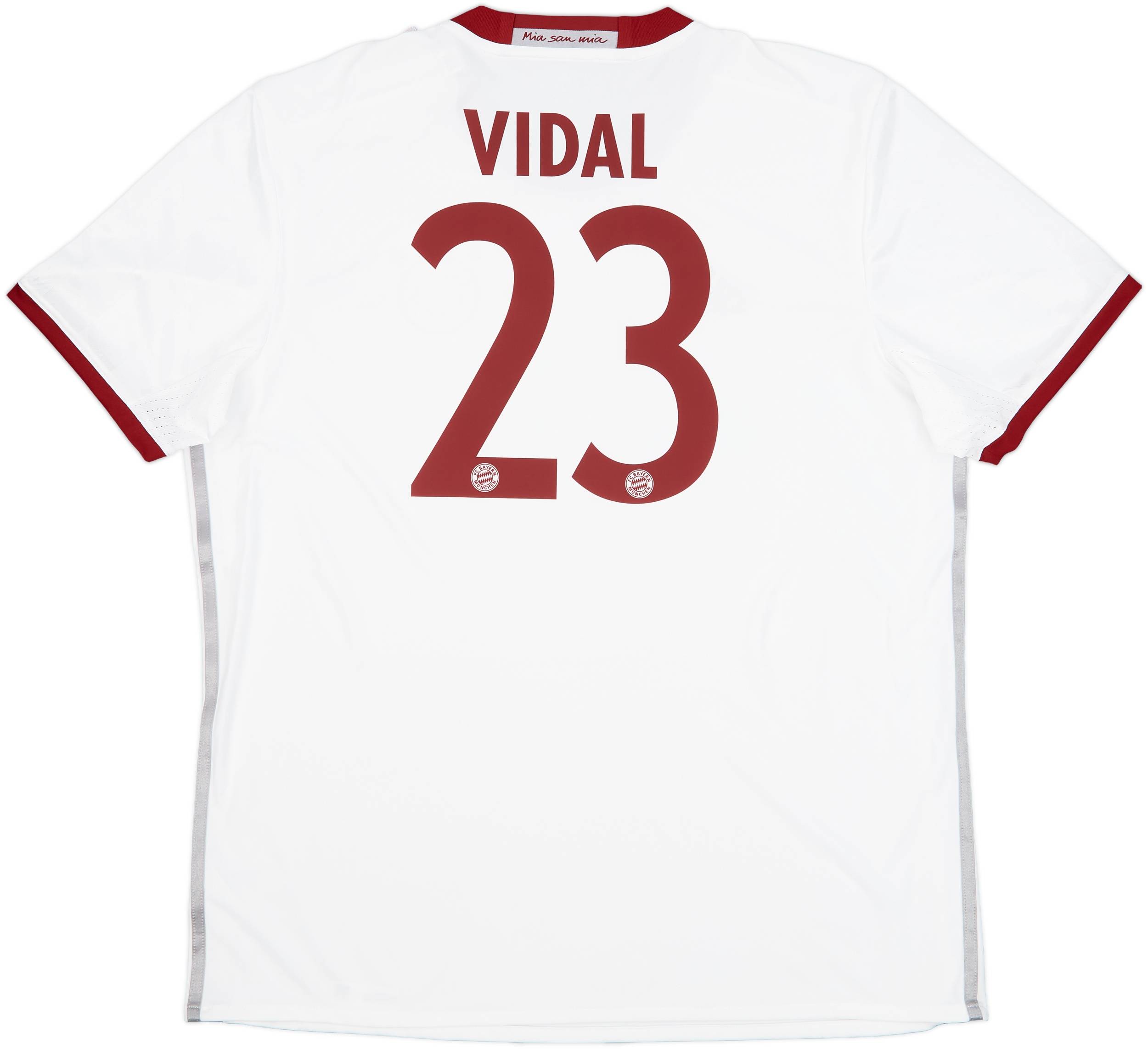 2016-17 Bayern Munich Third Shirt Vidal #23 (XL)