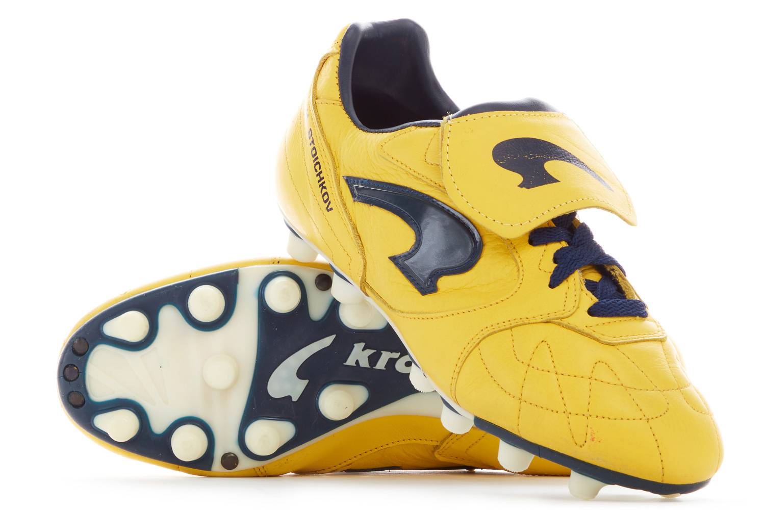 Kronos football boots store