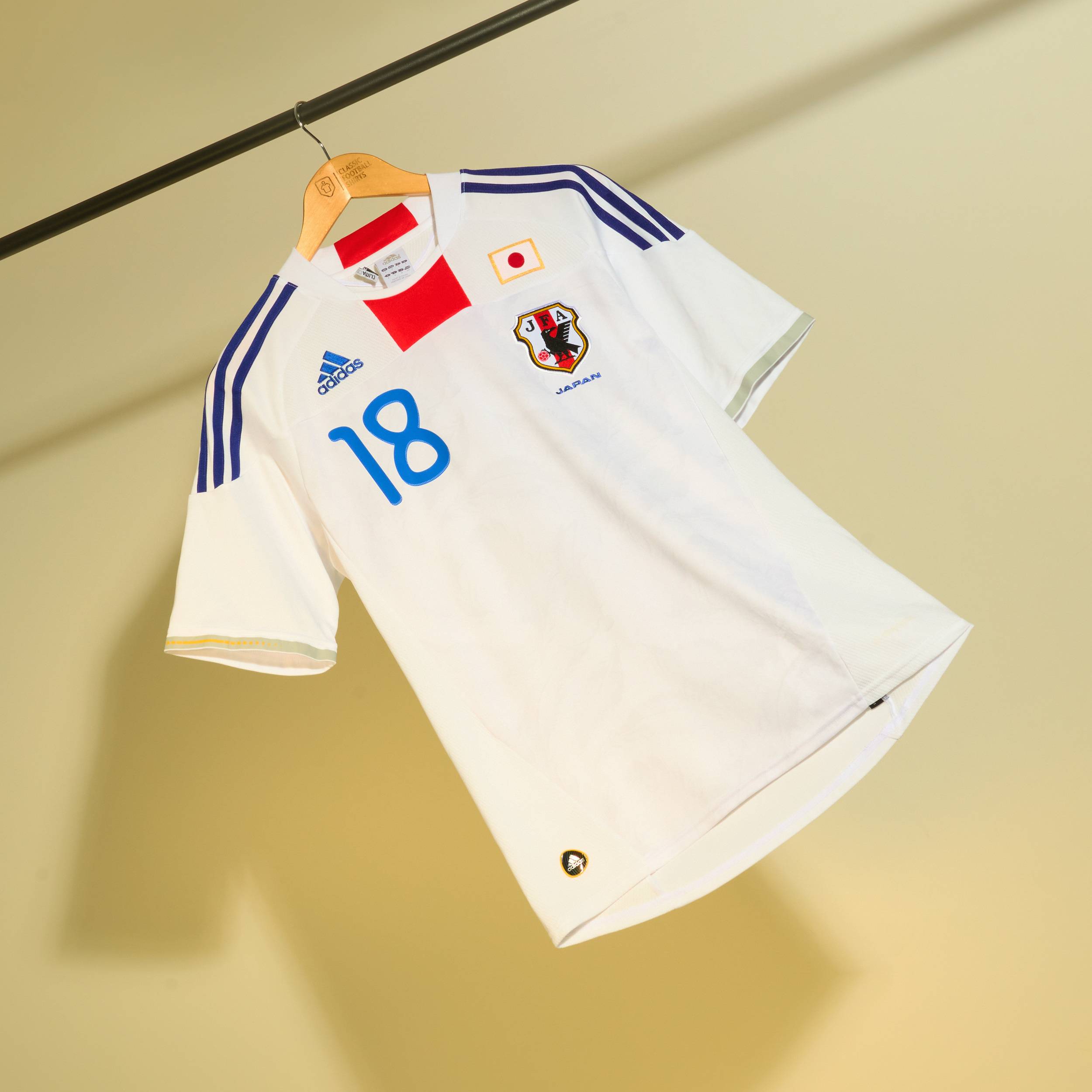 2010-12 Japan Away Shirt Honda #18