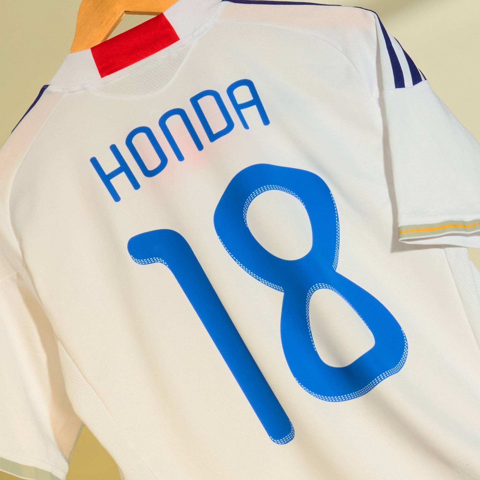2010-12 Japan Away Shirt Honda #18