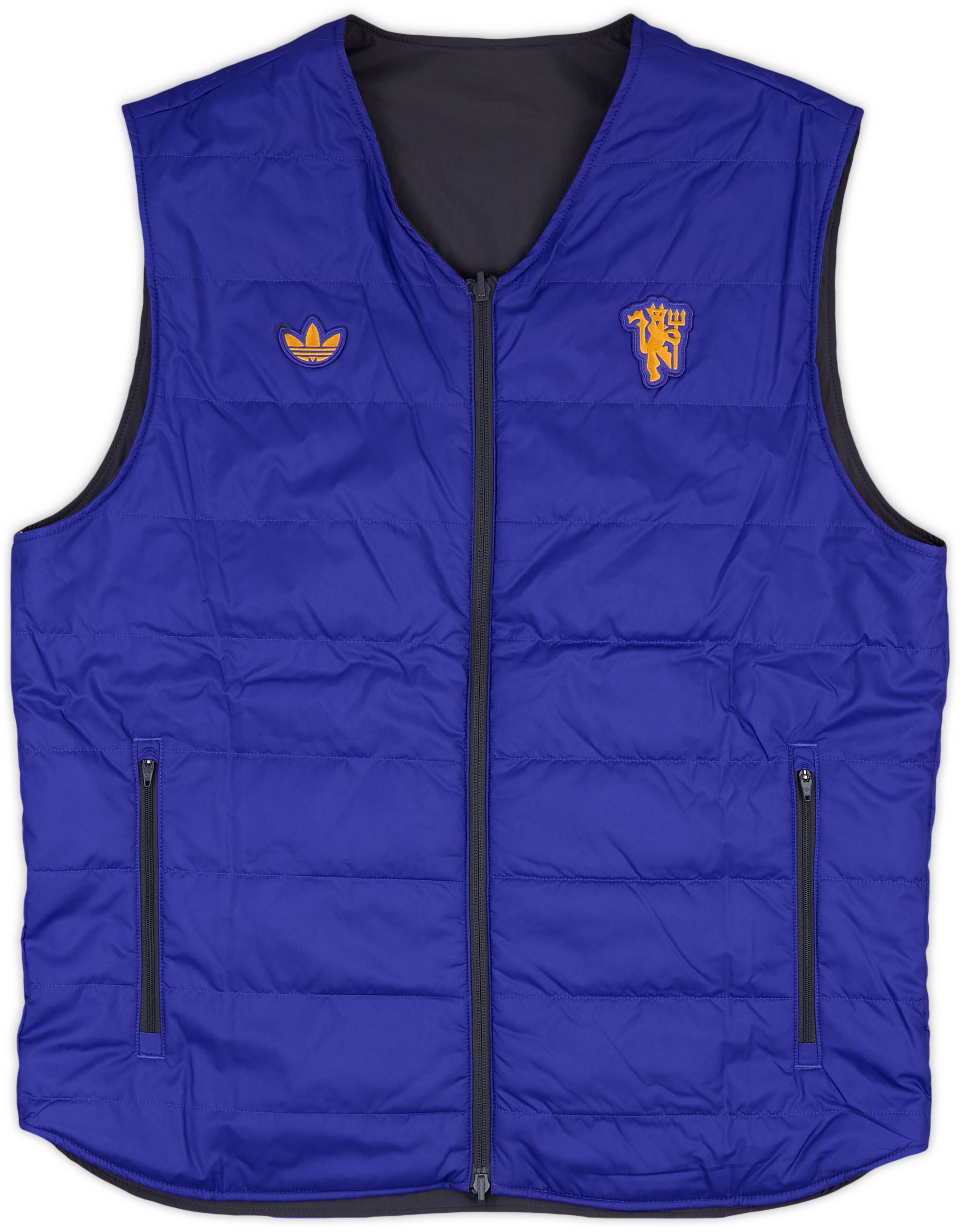 26日終了【ルーアンドレア】 FAKEMINK VEST 2025-26 Manchester United adidas Originals Icon Reversible Vest