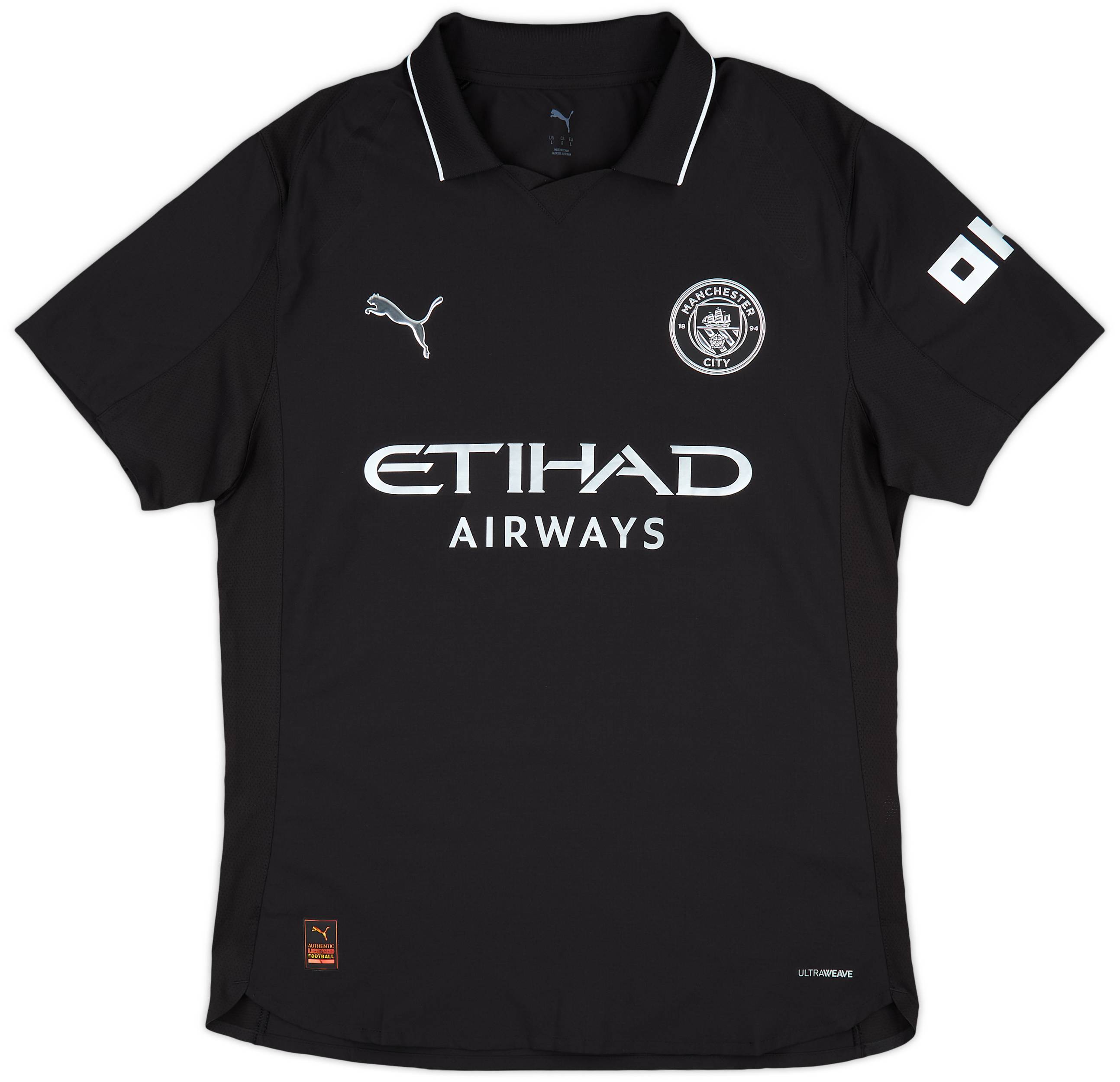 Manchester City The young guvnors 洋書新品 Manchester City The young guvnors 洋書新品