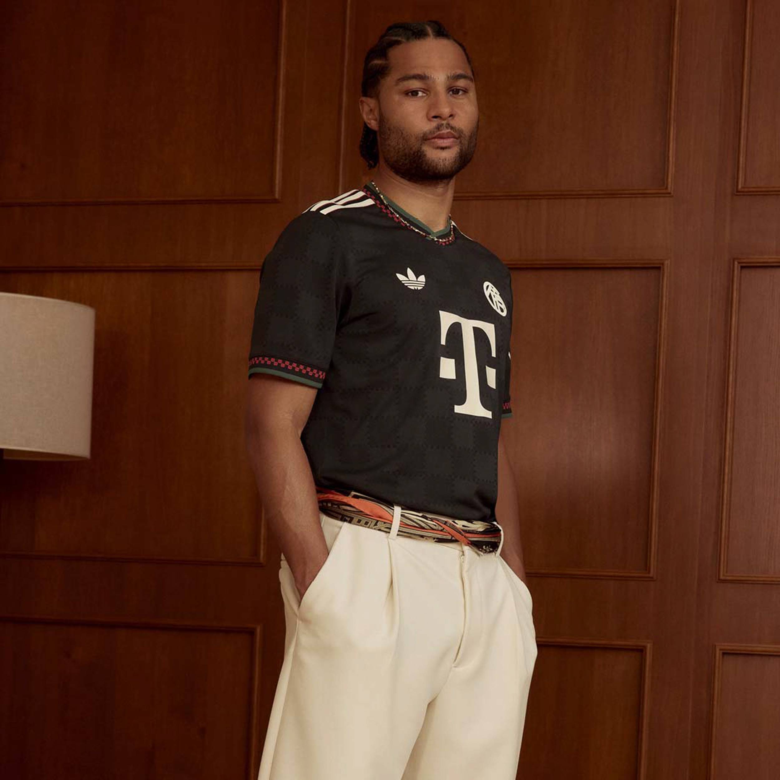 トップス ER FOOTBALL SHIRT BROWN 2025-26 Bayern Munich Third Shirt