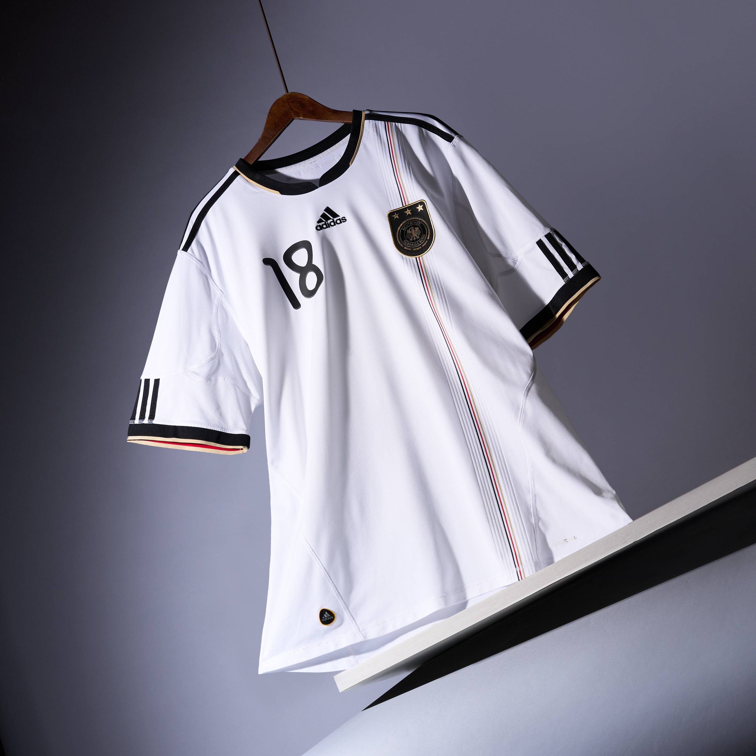 2010-11 Germany Home Shirt Kroos #18