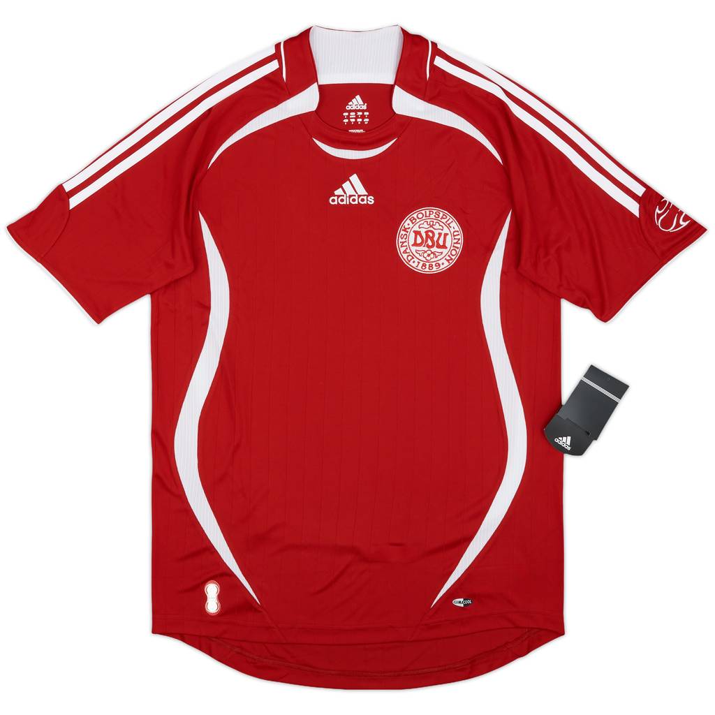 2006-08 Denmark Home Shirt (S)
