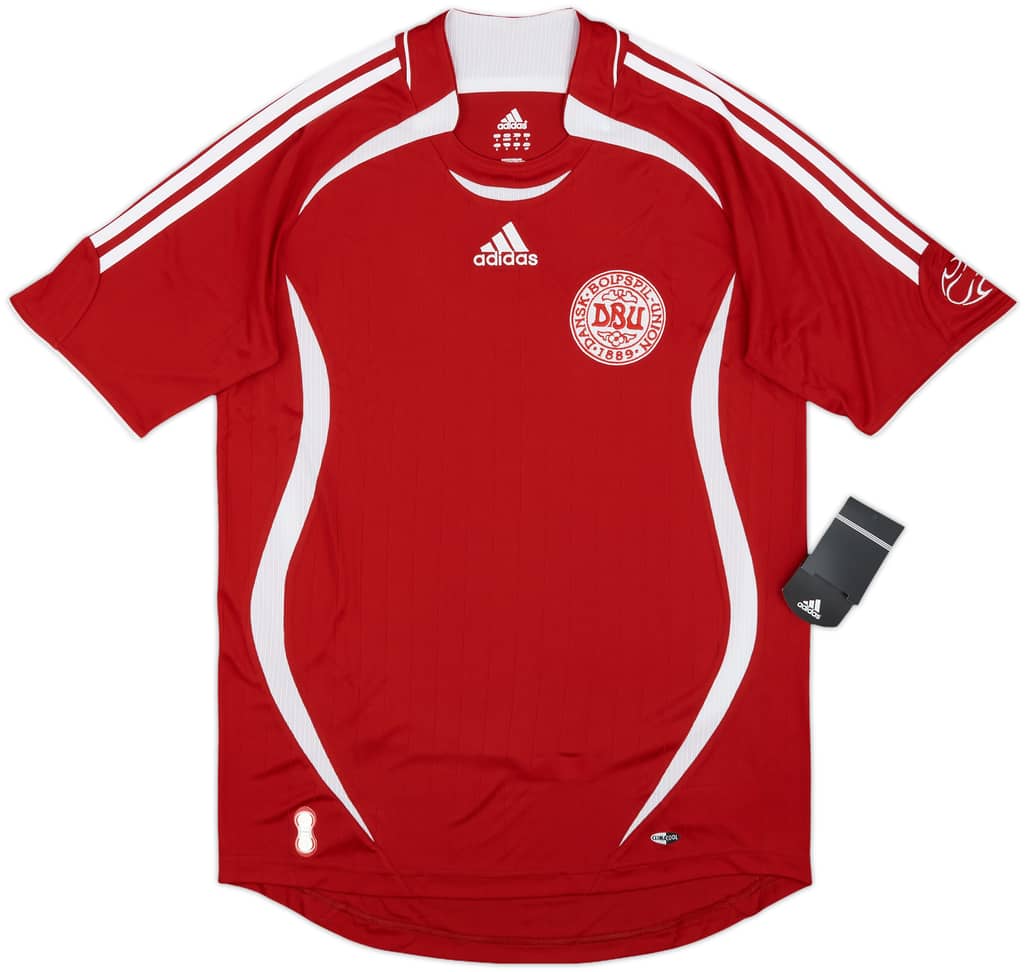 2006-08 Denmark Home Shirt (S)