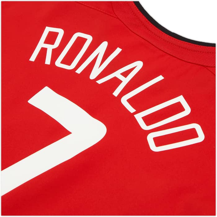 2002-04 Manchester United Home Shirt Ronaldo #7 (XS.Boys)