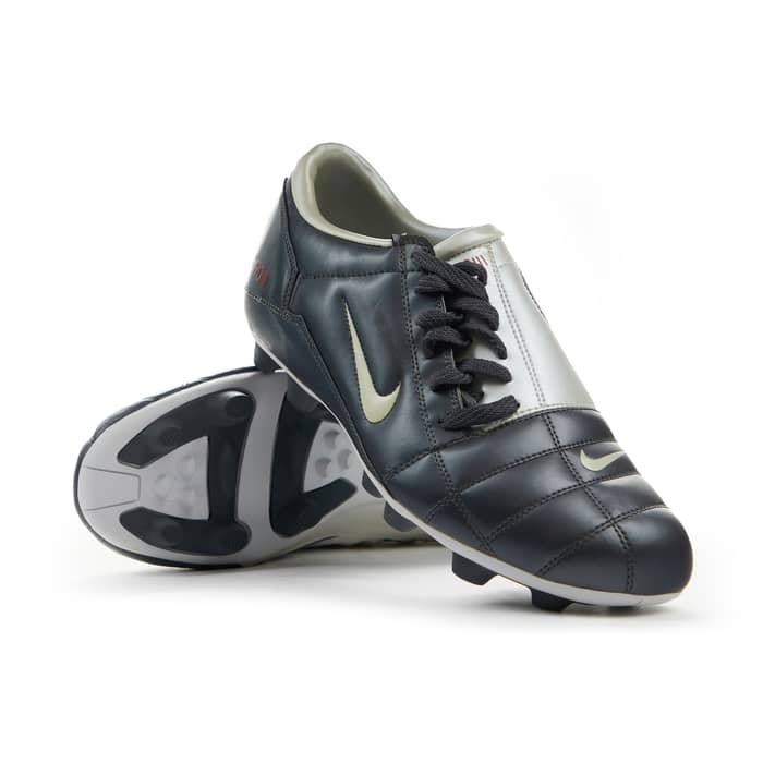 2004 Nike Total 90 III VT Football Boots