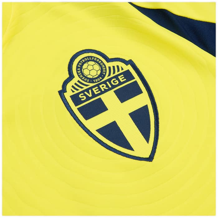 2024-25 Sweden Home Shirt Gyokeres #17