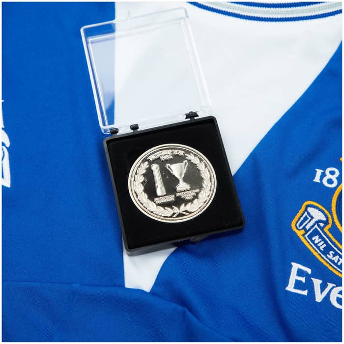 2009-10 Everton Limited Edition Commemorative Home Shirt Nº 4531 (XL)