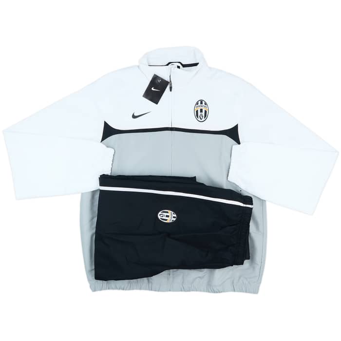 2010-11 Juventus Nike Tracksuit (L)