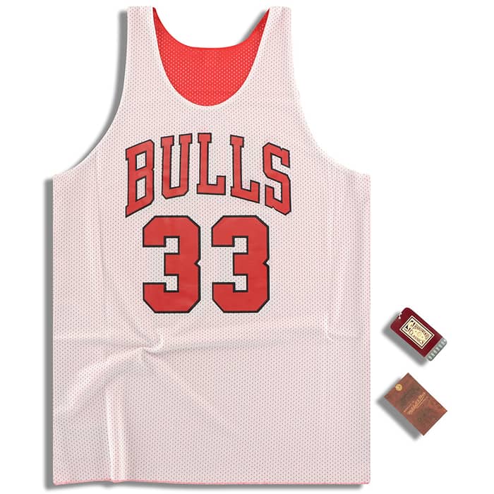 (Amazon) Mitchell & Ness Chicago Bulls Pippen #33 Reversible Jersey
