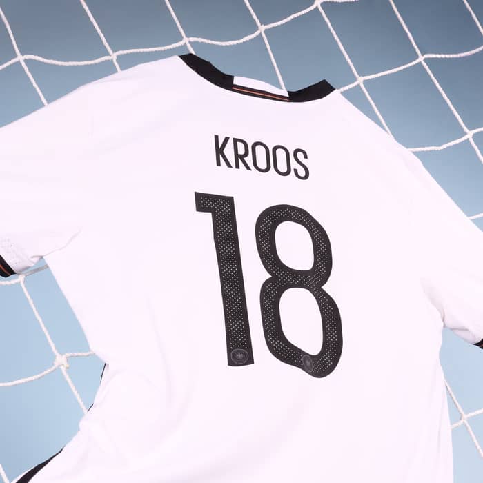 2015-16 Germany Home Shirt Kroos #18