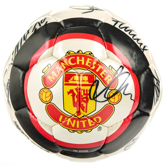 2005-06 Manchester United Squad Signed T90 Supporters Ball (5)