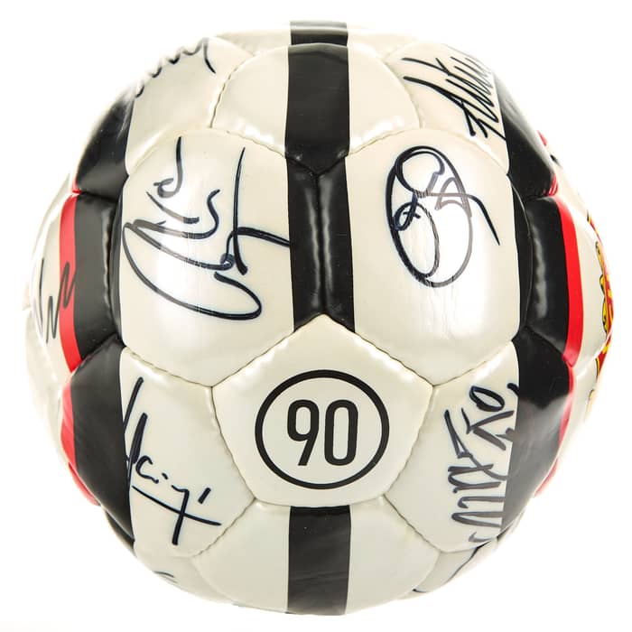 2005-06 Manchester United Squad Signed T90 Supporters Ball (5)