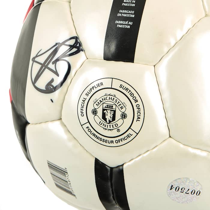 2005-06 Manchester United Squad Signed T90 Supporters Ball (5)