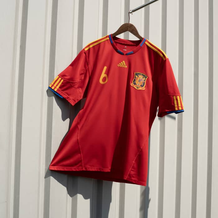 2009-10 Spain Home Shirt A.Iniesta #6 - 6/10 - (S)