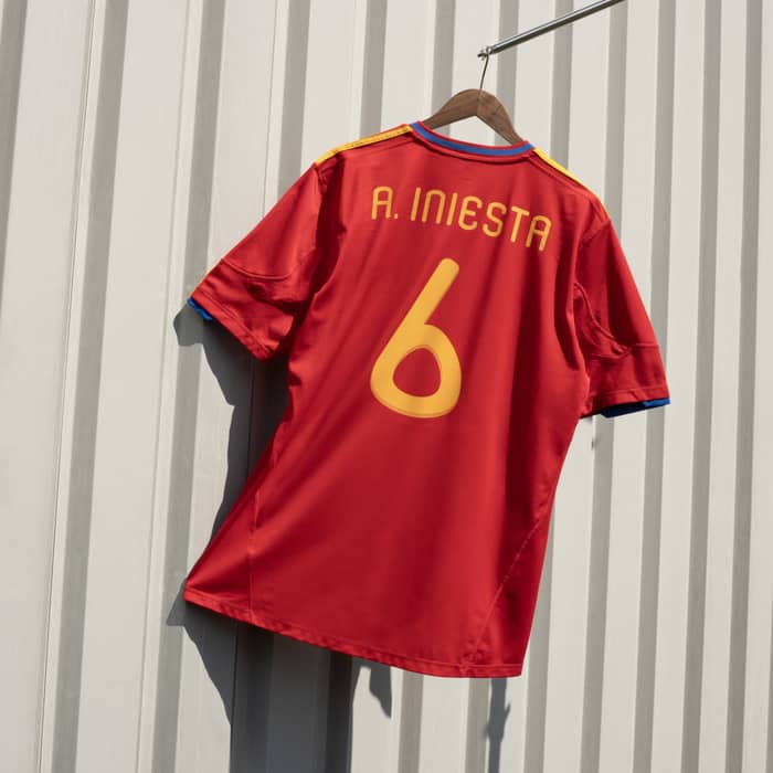 2009-10 Spain Home Shirt A.Iniesta #6 - 6/10 - (S)