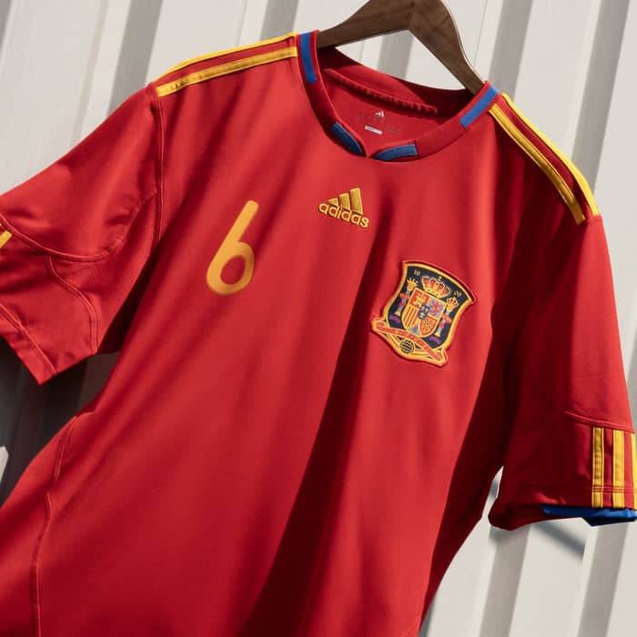 2009-10 Spain Home Shirt A.Iniesta #6 - 6/10 - (S)