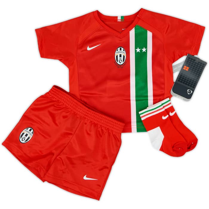 2005-06 Juventus Away Shirt and Shorts (3-6 Months)