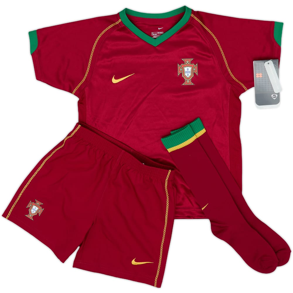 2006-08 Portugal Home Full Kit (5-6 Years)