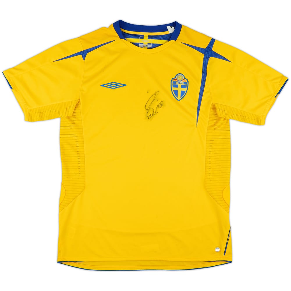 2005-06 Sweden Signed Home Shirt - 8/10 - (M)