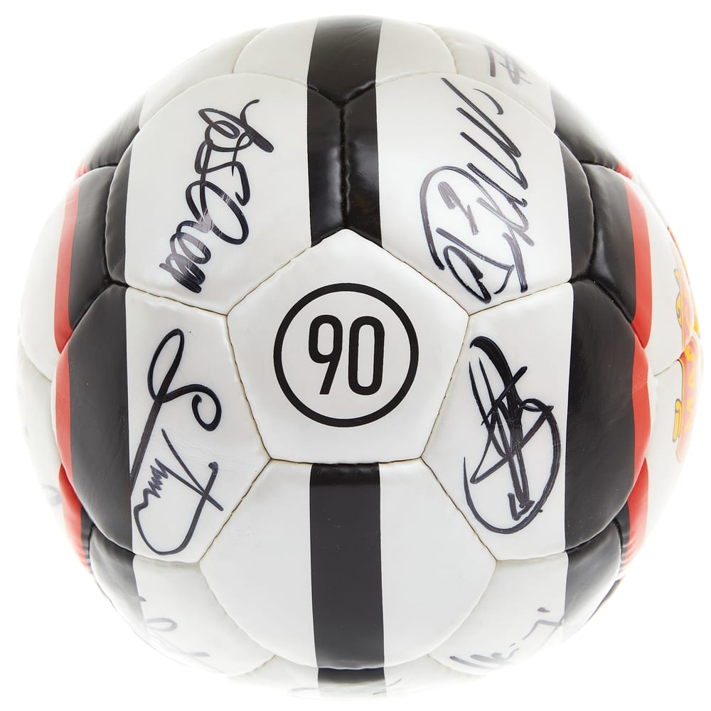 2005-06 Manchester United Squad Signed T90 Supporters Ball (5)