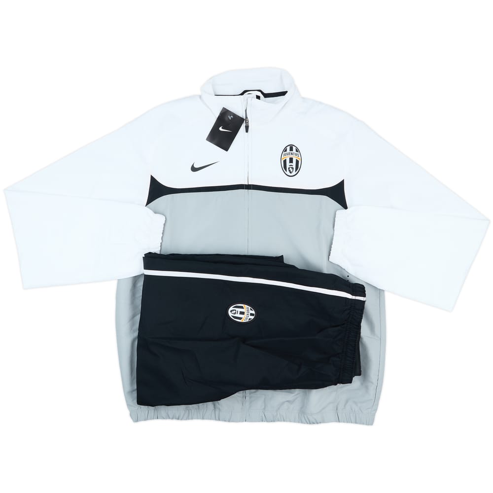 2010-11 Juventus Nike Tracksuit (L)