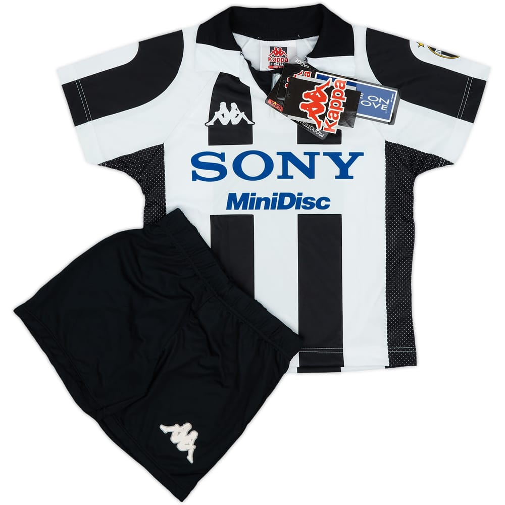 1997-98 Juventus Basic Centenary Home Shirt & Shorts (S.Boys)