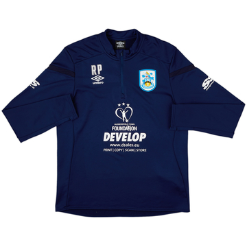 Top de entrenamiento con cierre de 1/4 Umbro de personal del Huddersfield 2022-23 RP - 8/10 - (L)