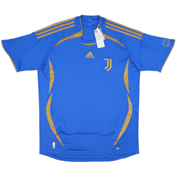 2021-22 Juventus adidas Teamgeist Training Shirt (L)