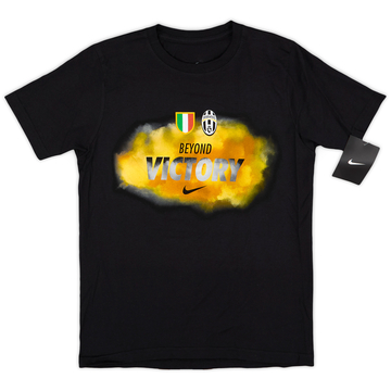 2012-13 Juventus Nike 'Campioni d'Italia' Graphic Tee (M.Boys)