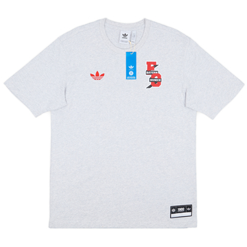 Tシャツ・カットソー adidas originals FC Bayern Muenchen VRCT Tee - white/gray adidas | FC Bayern VRCT Tee | Licensed Short Sleeve T-Shirts