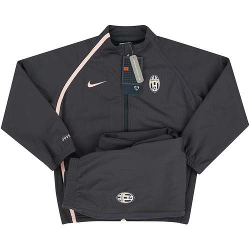 Juventus on sale tracksuit black