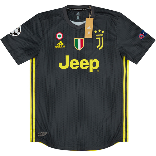 Juventus player issue top jersey