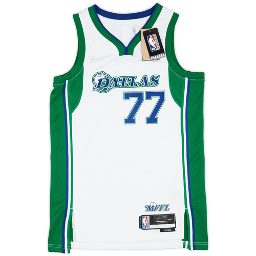 Mavs deals alternate jersey
